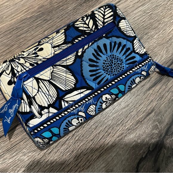 Vera Bradley Blue and White Floral Turnlock Wallet GUC - Picture 5 of 5